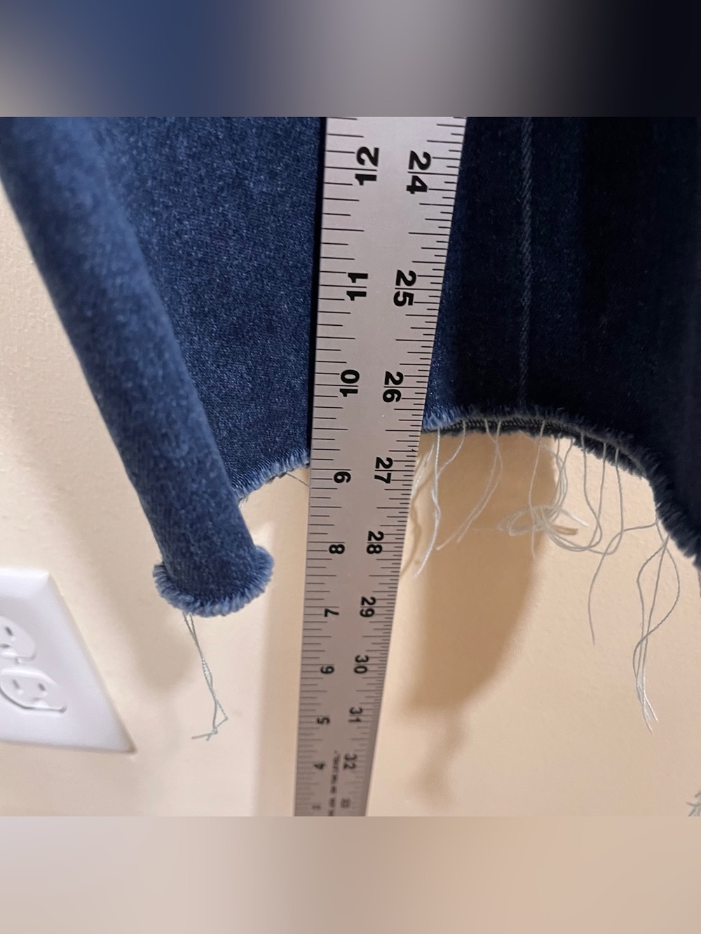 Letter To Juliet LTJ Womens straight Jeans Sz 26 raw hem Medium Blue Denim EUC - Picture 3 of 8